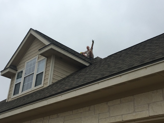 2019/01(January)/Misc/640x480_2019-02-02-fixing-shingles-Travis-2.JPG
