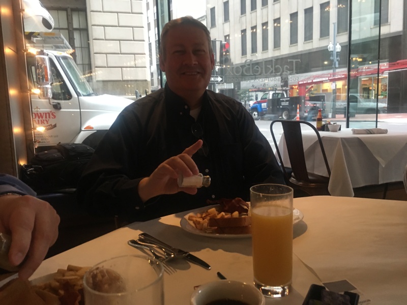 2019/01(January)/VA-New-Orleans/800x600_2019-02-07-01-New-Orleans-Steve-salt-shaker.JPG