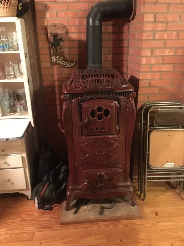 2019/02(February)/Bluestem-Camping/2019-02-08-Bluestem-camping-02-old-stove.JPG