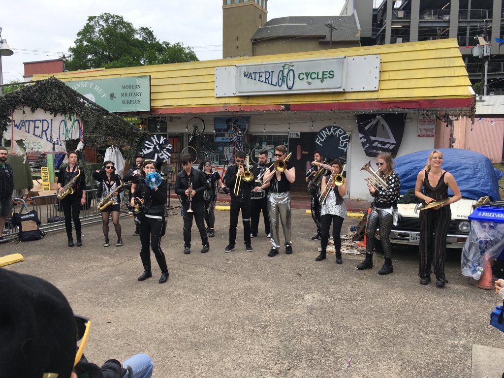 2019/03(March)/HonkTX-Bands/1024x768_2019-03-30-HonkTX-bands-07.JPG