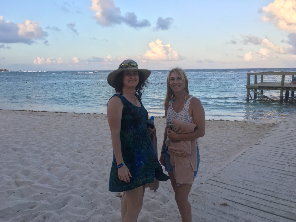 2019/04(April)/Cancun-with-Adriana/1024x768_2019-04-06-Cancun-Bahia-Principie-021-Suzi-Adriana.JPG