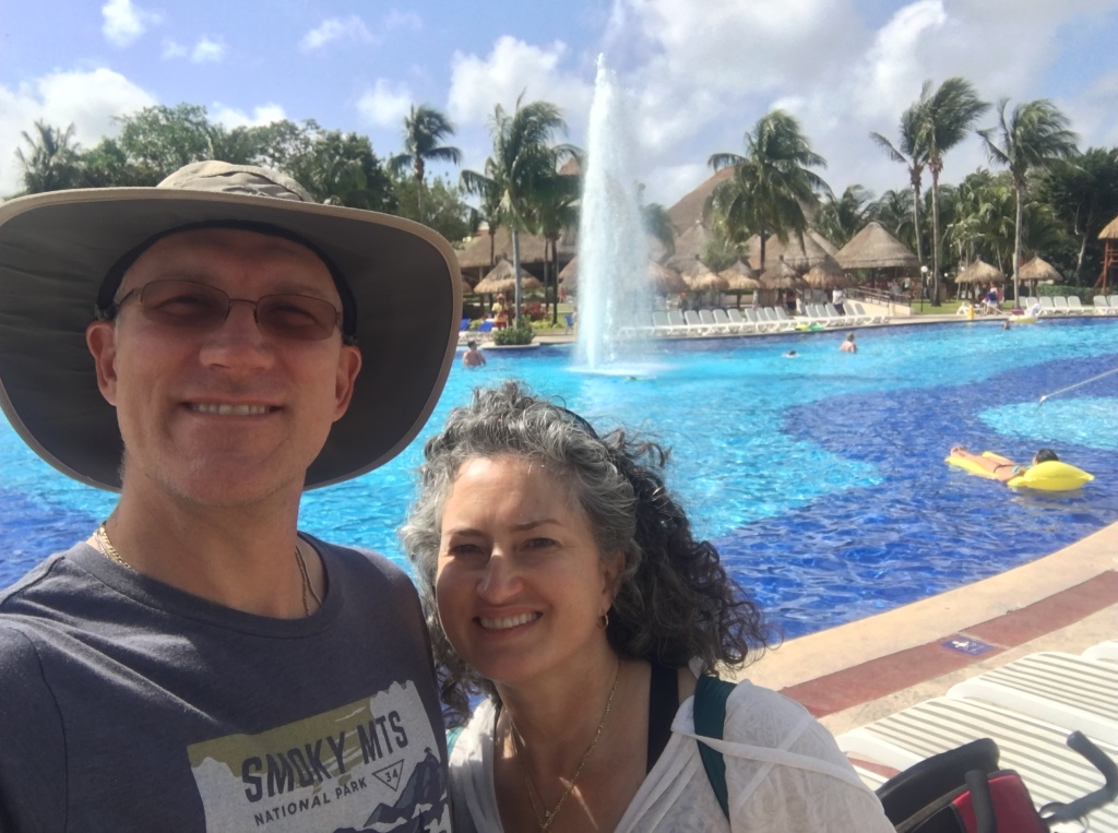 2019/04(April)/Cancun-with-Adriana/1024x768_2019-04-07-Cancun-Bahia-Principie-06-Travis-Suzi.JPG