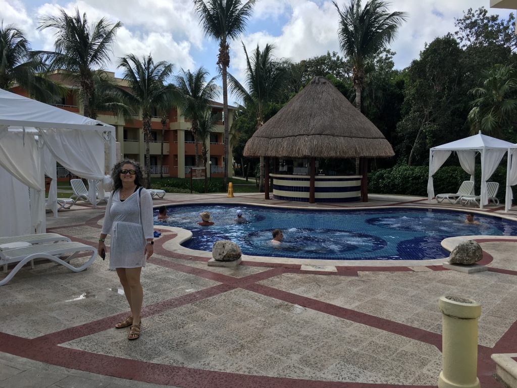 2019/04(April)/Cancun-with-Adriana/1024x768_2019-04-07-Cancun-Bahia-Principie-08-Suzi.JPG