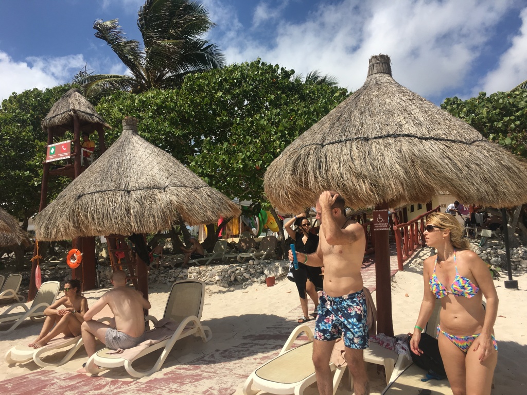 2019/04(April)/Cancun-with-Adriana/1024x768_2019-04-07-Cancun-Bahia-Principie-19-Lio-Adriana.JPG