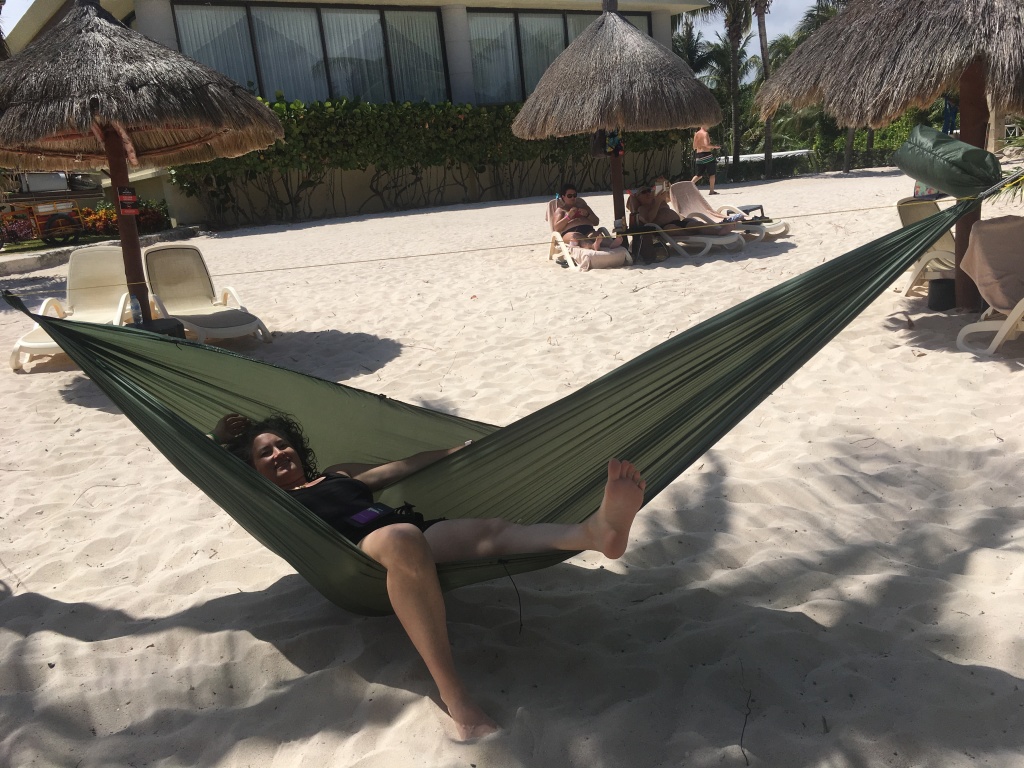 2019/04(April)/Cancun-with-Adriana/1024x768_2019-04-07-Cancun-Bahia-Principie-24-hammock-Suzi.JPG