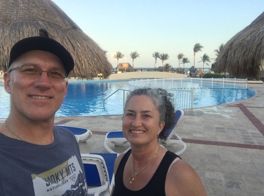 2019/04(April)/Cancun-with-Adriana/1024x768_2019-04-07-Cancun-Bahia-Principie-39-Travis-Suzi.JPG