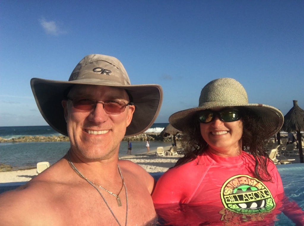 2019/04(April)/Cancun-with-Adriana/1024x768_2019-04-08-Cancun-Bahia-Principie-017-Travis-Suzi.JPG