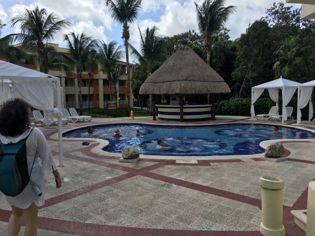 2019/04(April)/Cancun-with-Adriana/640x480_2019-04-07-Cancun-Bahia-Principie-07-Suzi.JPG