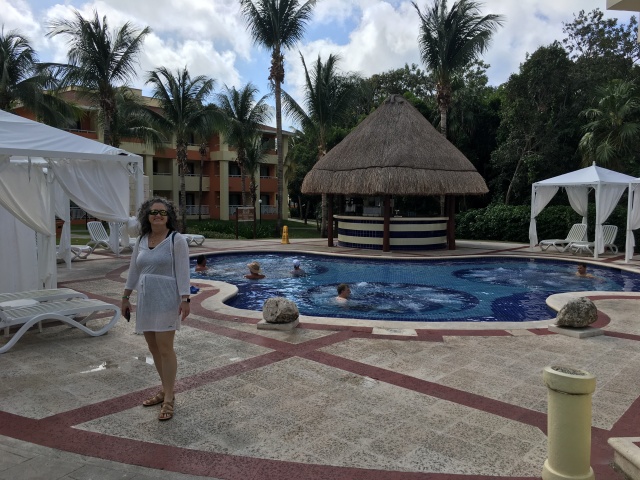 2019/04(April)/Cancun-with-Adriana/640x480_2019-04-07-Cancun-Bahia-Principie-08-Suzi.JPG