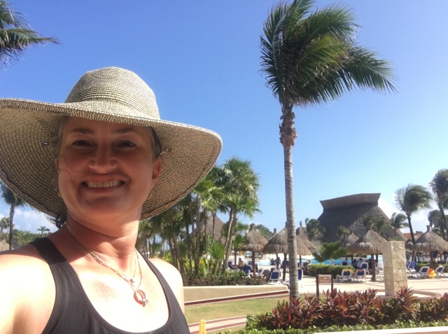 2019/04(April)/Cancun-with-Adriana/640x480_2019-04-07-Cancun-Bahia-Principie-30-Suzi.JPG