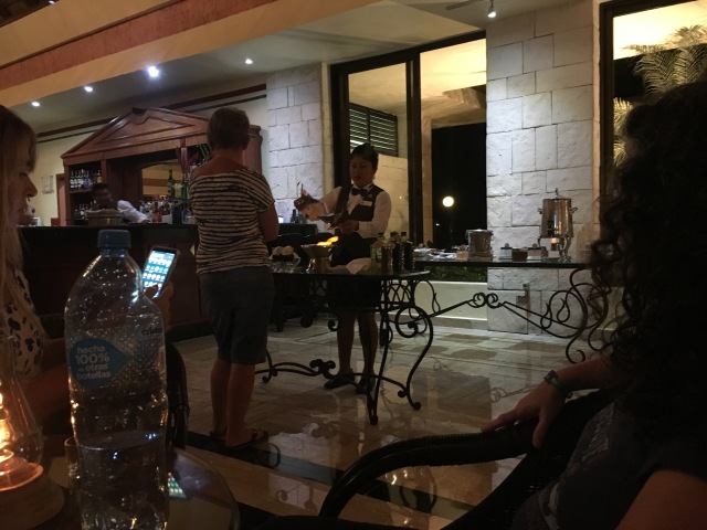 2019-04-08-Cancun-Bahia-Principie-024-liquor.JPG