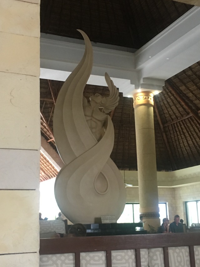 2019-04-09-Cancun-Bahia-Principie-02-lobby.JPG