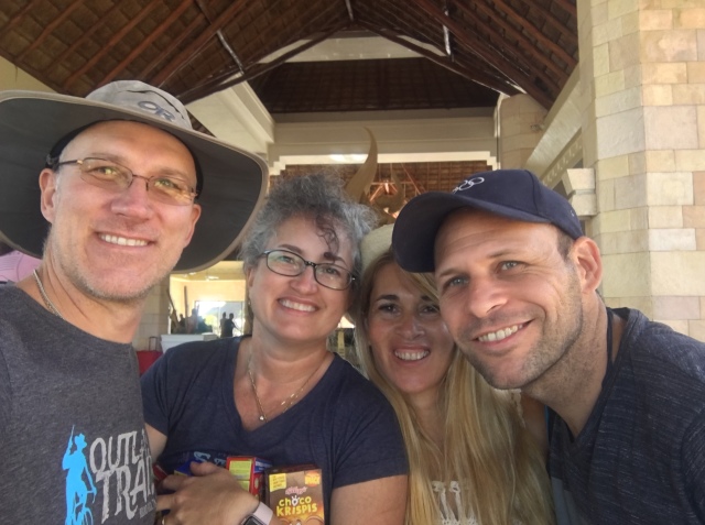 2019-04-10-Cancun-Bahia-Principie-01-Travis-Suzi-Adriana-Lio.JPG