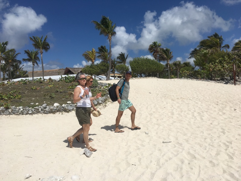 2019/04(April)/Cancun-with-Adriana/800x600_2019-04-06-Cancun-Bahia-Principie-006-Suzi-Adriana-Lio.JPG
