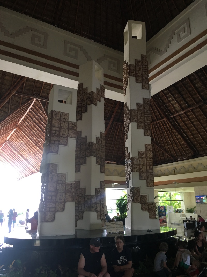 2019-04-07-Cancun-Bahia-Principie-01-lobby.JPG