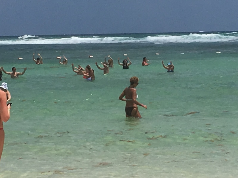2019-04-07-Cancun-Bahia-Principie-21-workout-in-the-water.JPG
