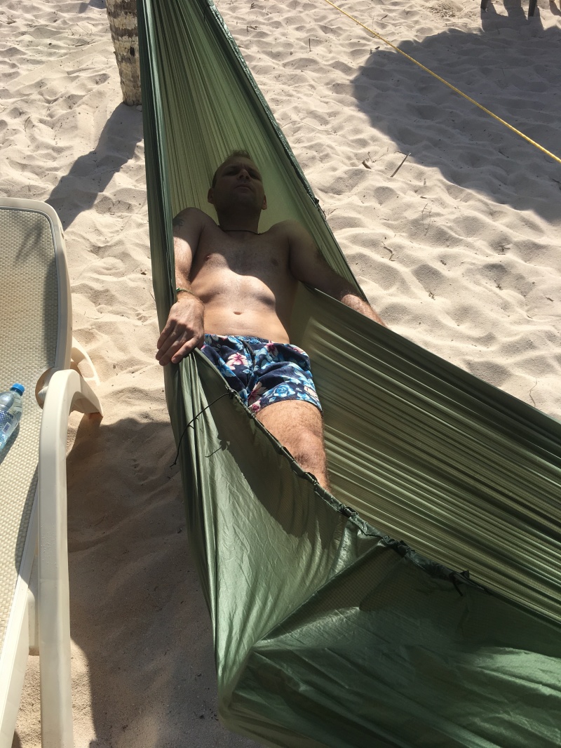 2019/04(April)/Cancun-with-Adriana/800x600_2019-04-07-Cancun-Bahia-Principie-32-Lio-hammock.JPG
