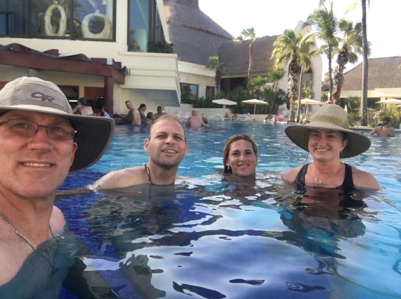 2019/04(April)/Cancun-with-Adriana/800x600_2019-04-07-Cancun-Bahia-Principie-33-Travis-Lio-Adriana-Suzi.JPG