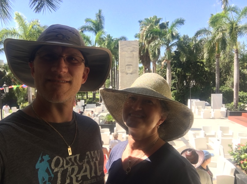 2019/04(April)/Cancun-with-Adriana/800x600_2019-04-10-Cancun-Bahia-Principie-17-Travis-Suzi.JPG