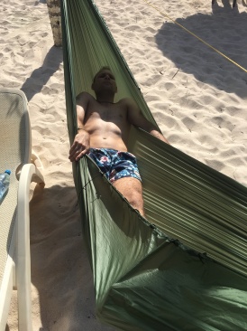 2019-04-07-Cancun-Bahia-Principie-32-Lio-hammock.JPG