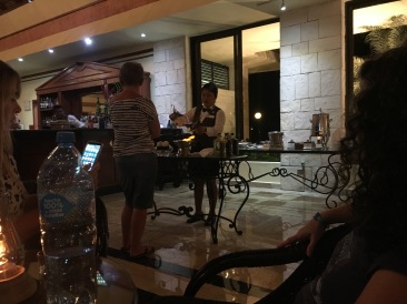 2019-04-08-Cancun-Bahia-Principie-024-liquor.JPG