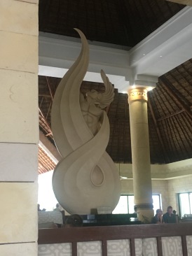 2019-04-09-Cancun-Bahia-Principie-02-lobby.JPG
