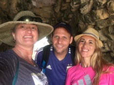 2019-04-09-Cancun-Bahia-Principie-31-Tulum-Suzi-Lio-Adriana.JPG