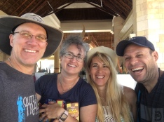 2019-04-10-Cancun-Bahia-Principie-07-Travis-Suzi-Adriana-Lio.JPG