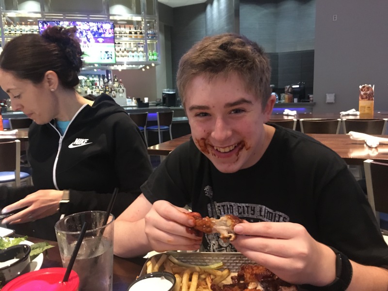 2019/04(April)/Easter/800x600_2019-04-21-Easter-at-Main-Event-3-Ian.JPG