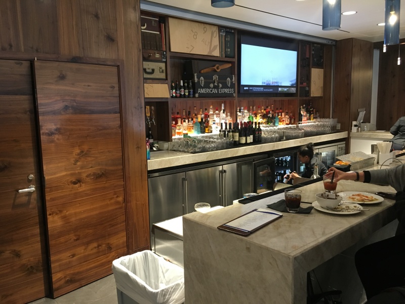 2019/04(April)/Misc/800x600_2019-04-02-DFW-AMEX-Lounge.JPG