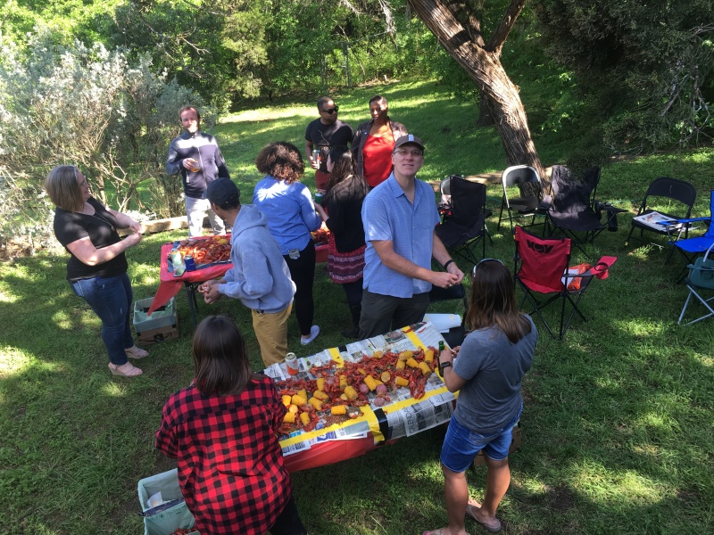 2019/04(April)/Misc/800x600_2019-04-13-Mark-Diane-crawfish-boil-Travis.JPG