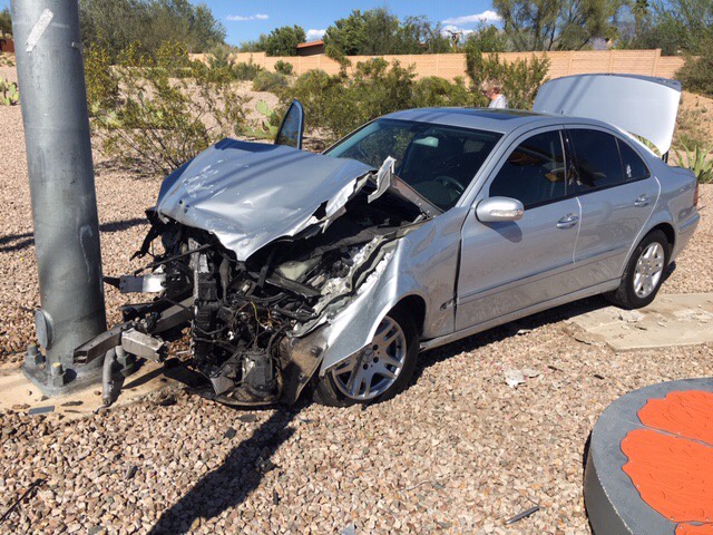 2019/04(April)/Mom-Car-Accident/2019-04-xx-Janeen-Mercedes-car-accident-1.JPG