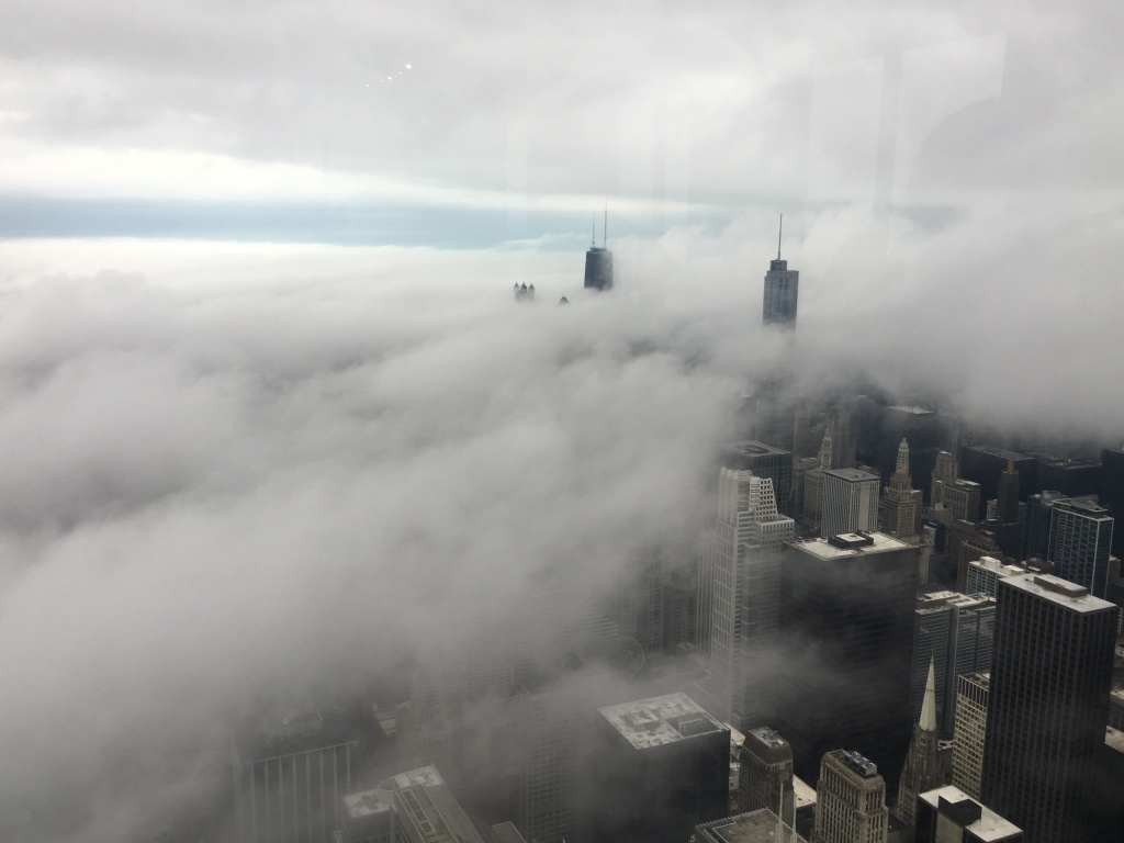 2019/04(April)/VA-Chicago/1024x768_2019-04-18-VA-Chicago-Sears-Willis-Tower-01-clouds-on-skyline.JPG