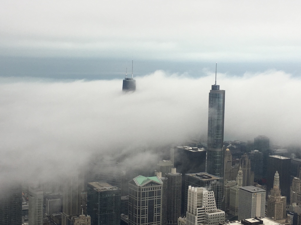 2019/04(April)/VA-Chicago/1024x768_2019-04-18-VA-Chicago-Sears-Willis-Tower-02-clouds-on-skyline.JPG