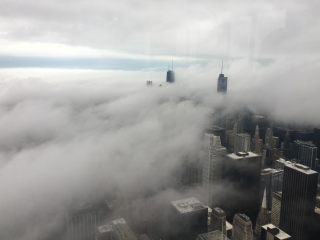 2019/04(April)/VA-Chicago/640x480_2019-04-18-VA-Chicago-Sears-Willis-Tower-01-clouds-on-skyline.JPG