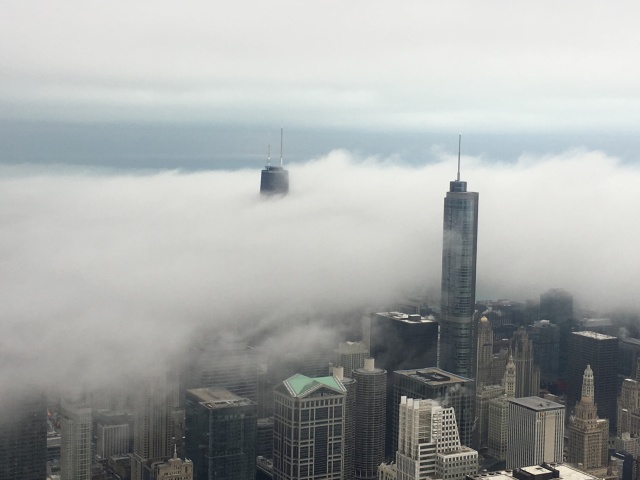 2019-04-18-VA-Chicago-Sears-Willis-Tower-02-clouds-on-skyline.JPG