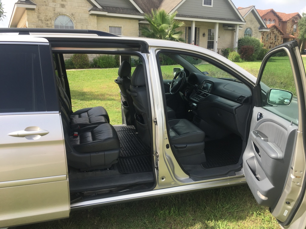 2019-06-27-Honda-Odyssey-Minivan-forsale-04.JPG