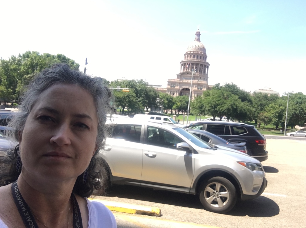 2019/06(June)/Misc/1024x768_2019-06-10-Suzi-state-capitol.JPG