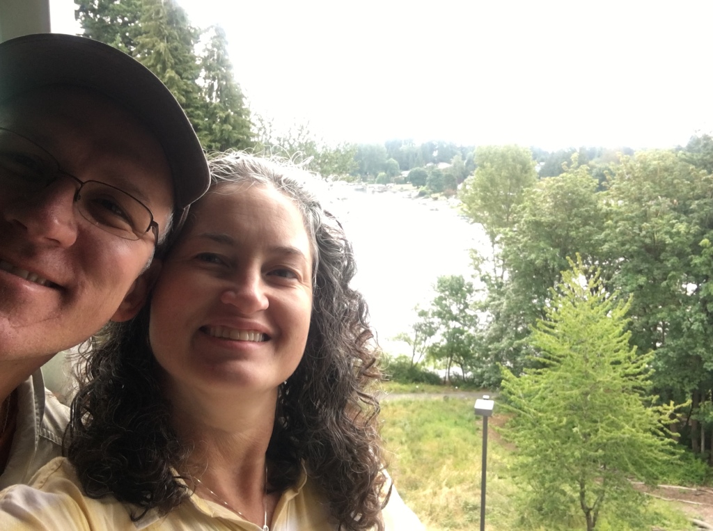 2019/07(July)/Jim-Janeen-50th-Anniversary-Alaska-Cruise/03_Seattle/1024x768_2019-07-04-02-Seattle-Suzi-Travis.JPG