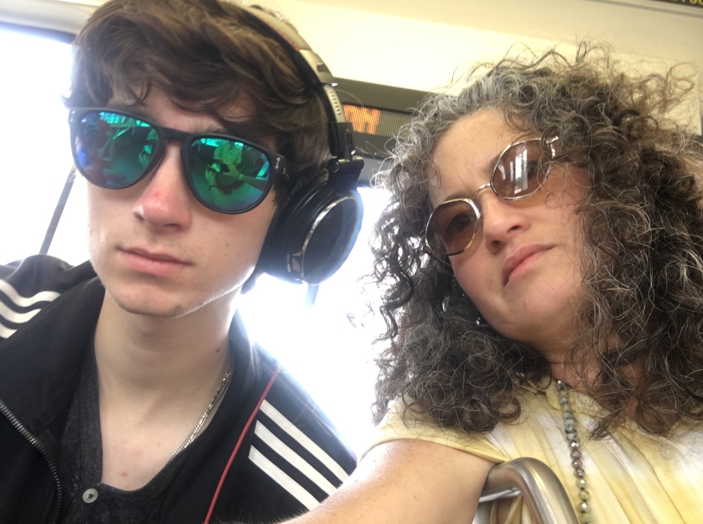 2019/07(July)/Jim-Janeen-50th-Anniversary-Alaska-Cruise/03_Seattle/1024x768_2019-07-04-03-Seattle-Dax-Suzi.JPG