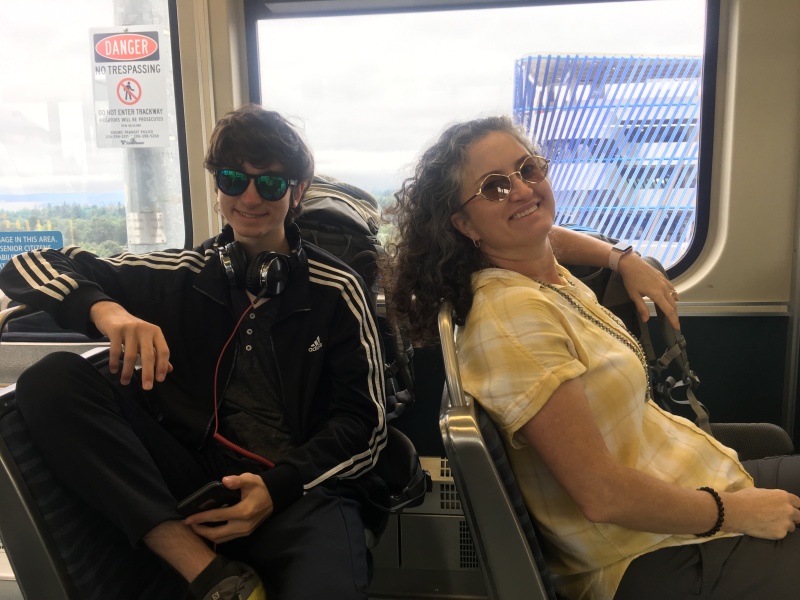 2019/07(July)/Jim-Janeen-50th-Anniversary-Alaska-Cruise/03_Seattle/800x600_2019-07-04-Seattle-1-Dax-Suzi.JPG