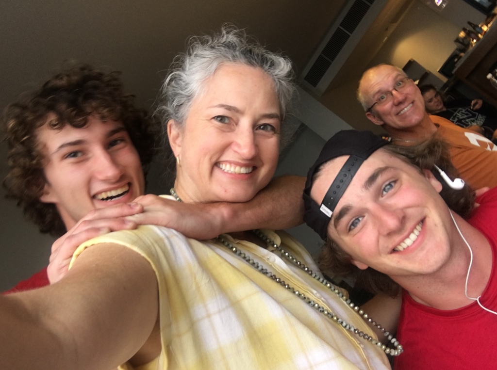 2019/07(July)/Jim-Janeen-50th-Anniversary-Alaska-Cruise/04_Vancouver/1024x768_2019-07-04-Vancouver-10-Chance-Suzi-Vale-Travis-Kyla.JPG