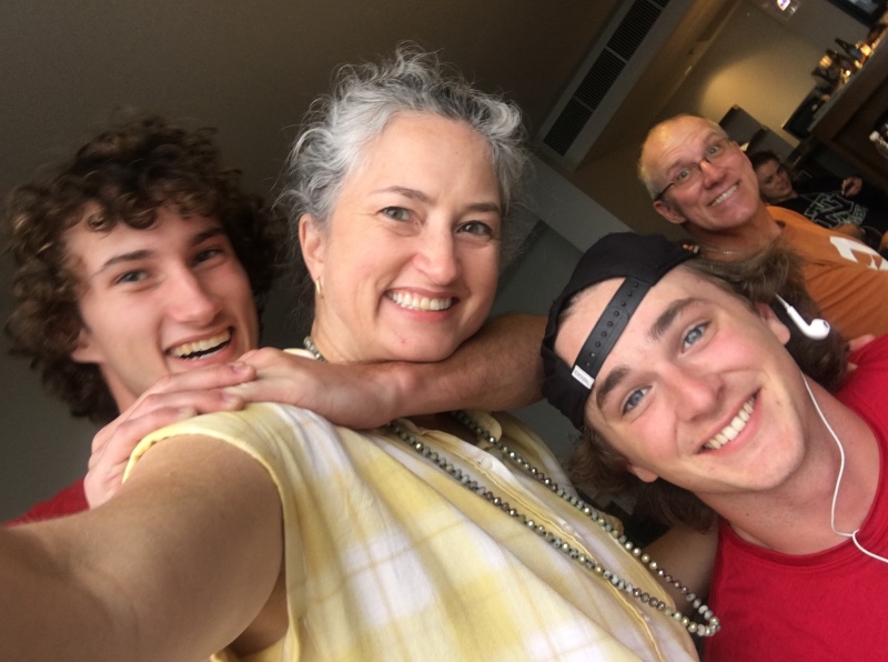 2019/07(July)/Jim-Janeen-50th-Anniversary-Alaska-Cruise/04_Vancouver/800x600_2019-07-04-Vancouver-10-Chance-Suzi-Vale-Travis-Kyla.JPG