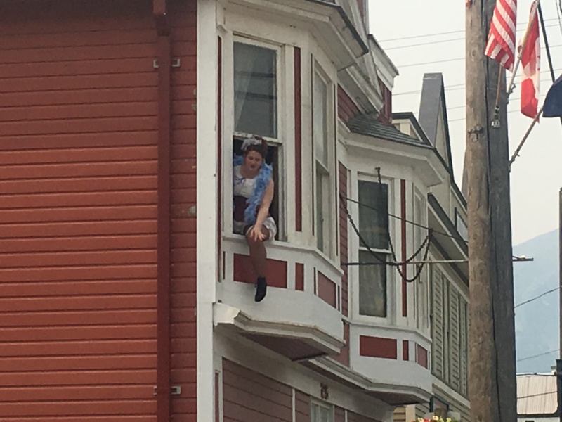 2019/07(July)/Jim-Janeen-50th-Anniversary-Alaska-Cruise/10_Skagway/800x600_2019-07-10-50th-anniversary-cruise-Skagway-04-legs.JPG