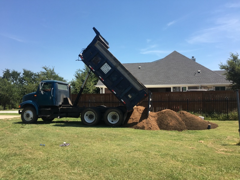 2019/07(July)/Misc/2019-07-23-Ten-Yards-of-Dirt-for-patio-area.JPG