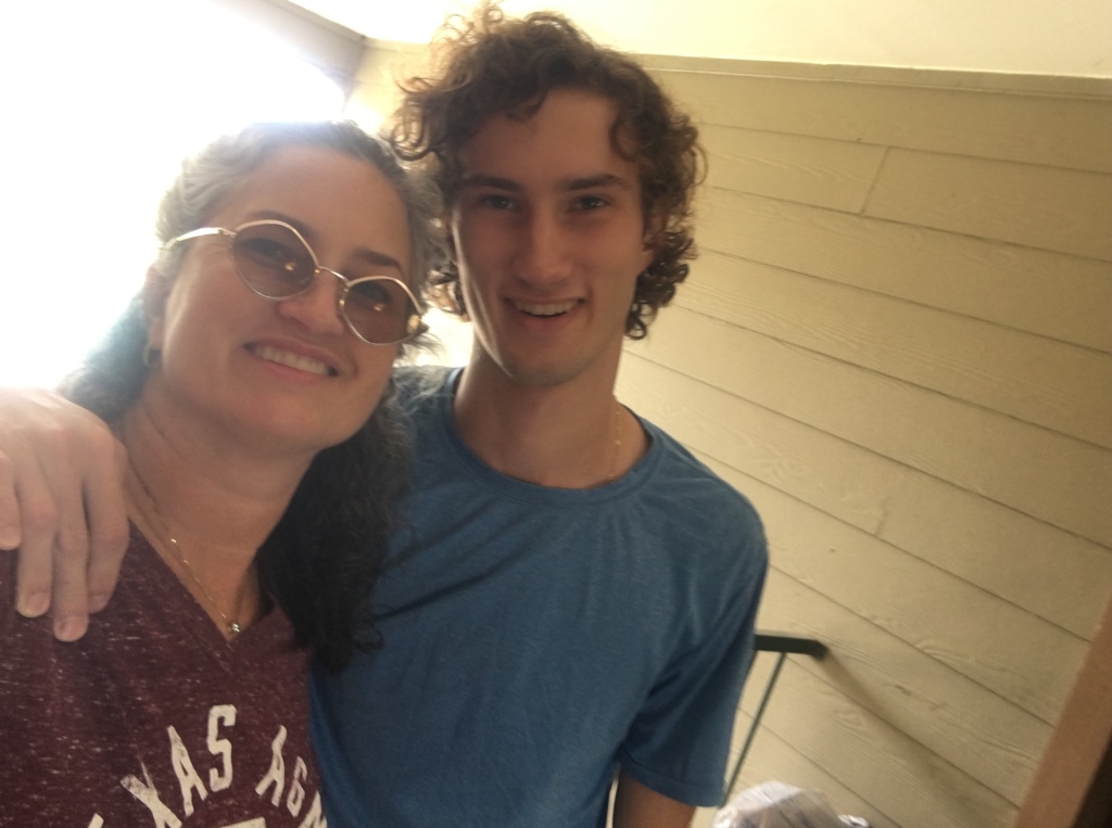2019/08(August)/Chance-moves-to-College-Station-TAMU/2019-08-24-Dropping-Chance-off-at-new-apartment-01-Suzi.JPG