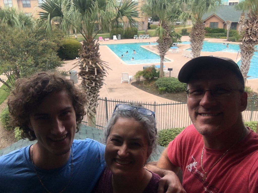 2019-08-24-Dropping-Chance-off-at-new-apartment-02-Suzi-Travis.JPG
