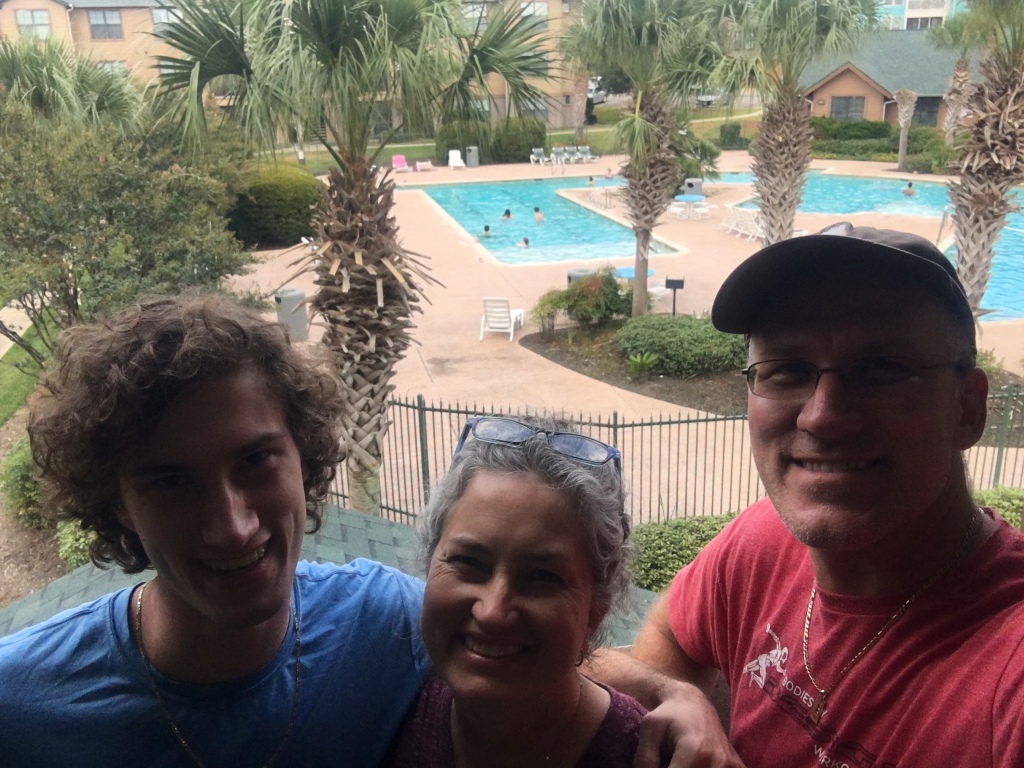2019/08(August)/Chance-moves-to-College-Station-TAMU/1024x768_2019-08-24-Dropping-Chance-off-at-new-apartment-03-Suzi-Travis.JPG