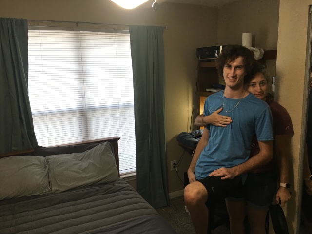 2019-08-24-Dropping-Chance-off-at-new-apartment-07-Suzi.JPG