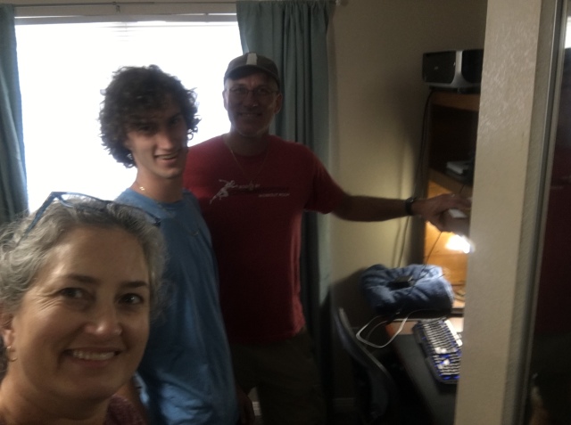 2019/08(August)/Chance-moves-to-College-Station-TAMU/640x480_2019-08-24-Dropping-Chance-off-at-new-apartment-09-Suzi-Travis.JPG